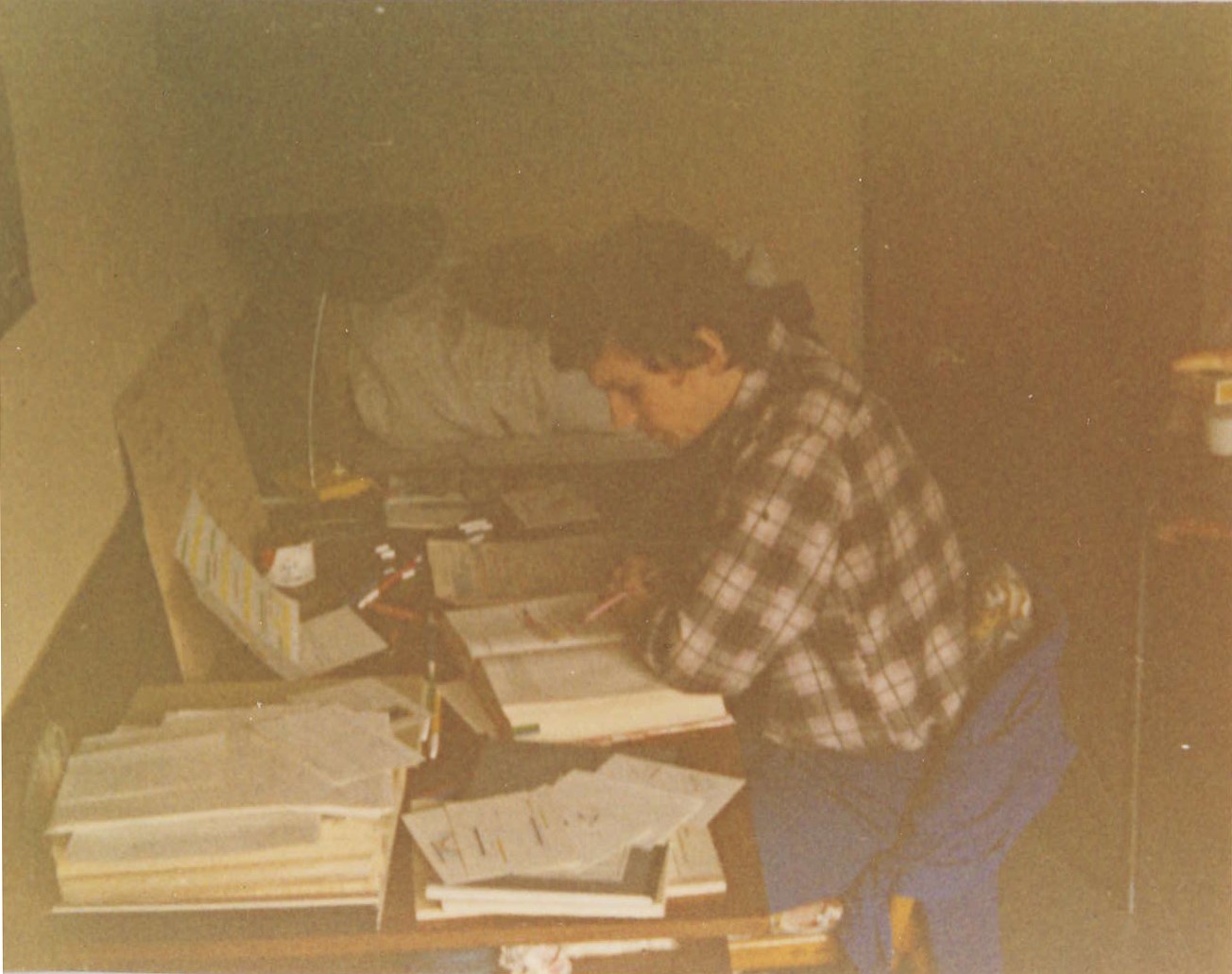 Můj spolubydlicí a přitel prof,Dr,Pavel Martásek se společném pokoji při učení,1976