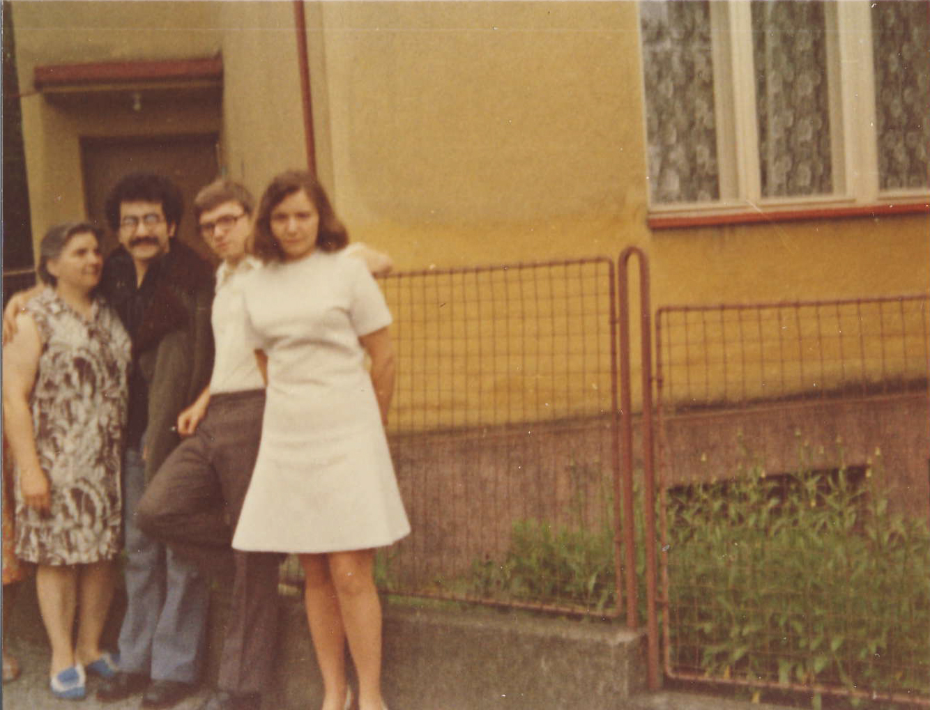 S Annou Mártaskovou,(dnes již)Prof.Dr.Pavlem Mártaskem a jedo sestrou J.Mártaskovou v Uherském Brodě-1974
