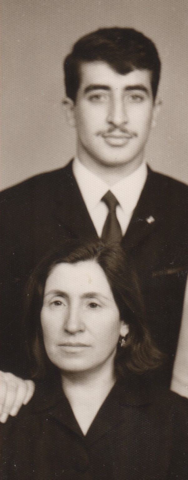 rahmetli ağabeyim Erdinç Uzunoğlu annem Zilhan Uzunoğlu yle - 1968