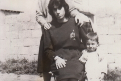 Moje matka Zilhan ( s brýlemi) se svými kamarádkami (1968) - Dayika mine rehmeti Zilhan ( bi berçavk) bi hevalan xwe re