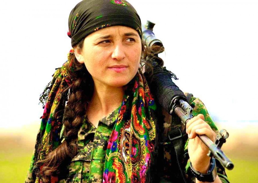 Kurdská bojovnice proti ISIS