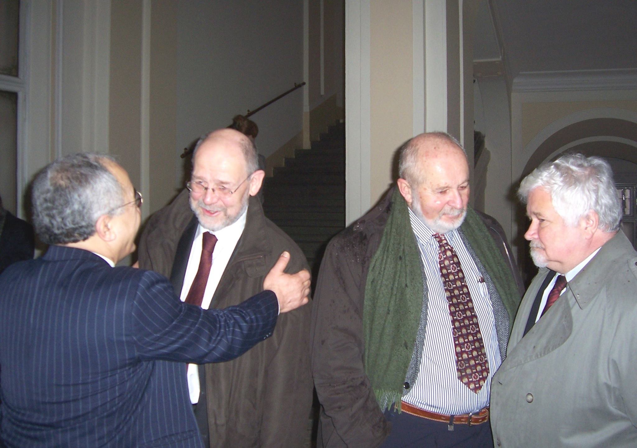 Petr Pithart. František Janouch ,Jaroslav Weis a Yekta Uzunoglu