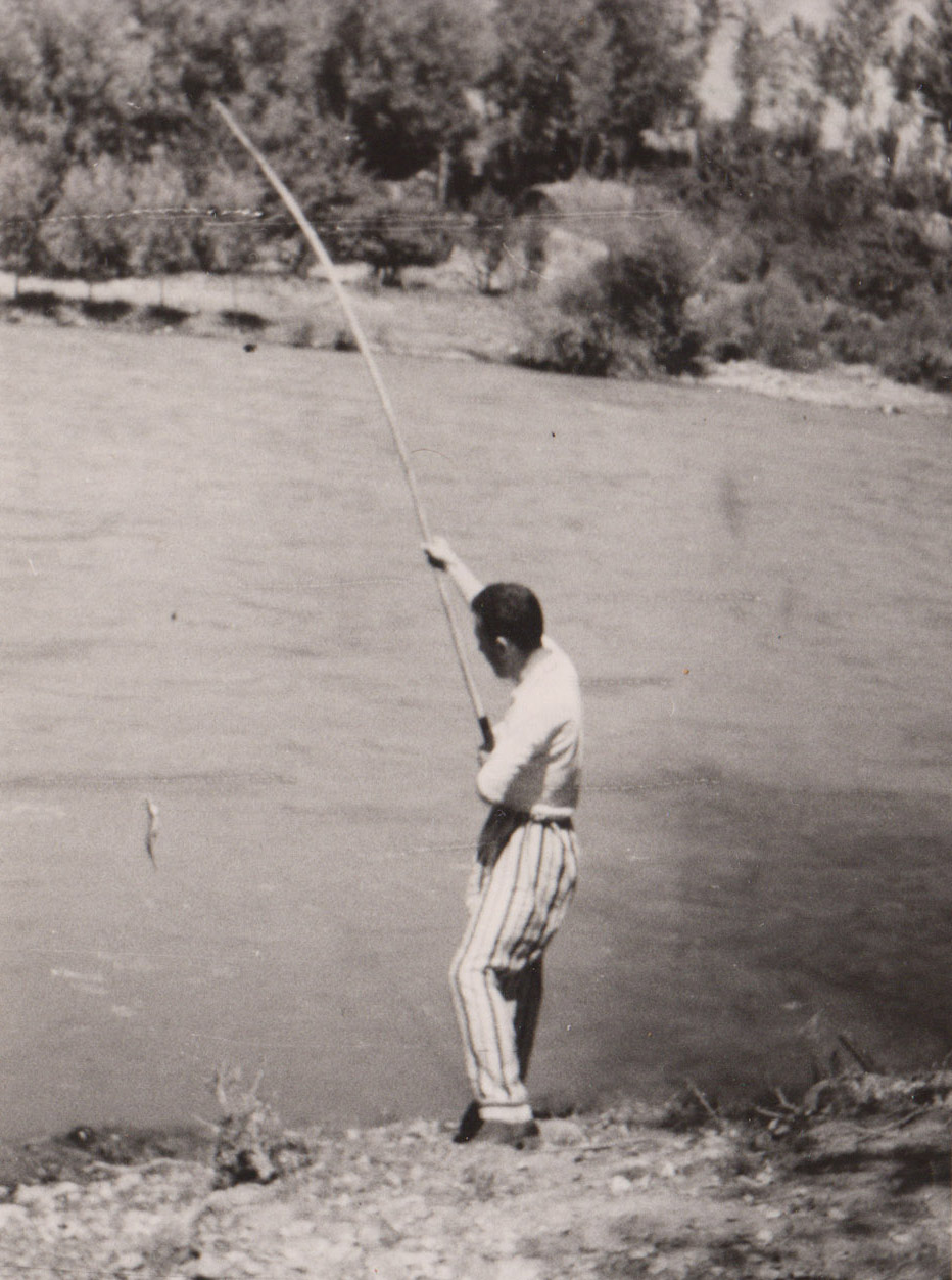 Můj strýc Fahri Dursun při rybaření u řeky Muzur, 1962
