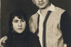 Se svou sestrou Gulay,Kurdistan,1965